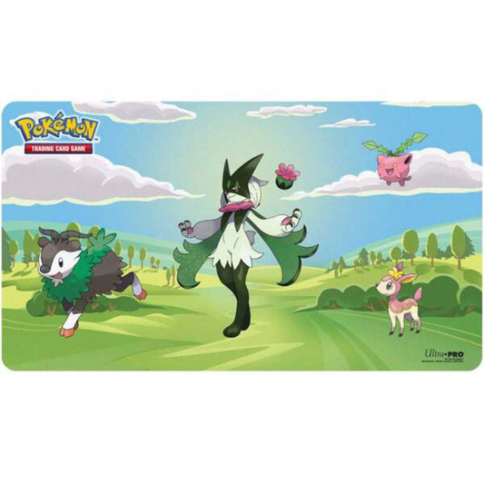 Pokémon Morning Meadow Spielmatte – Playmat mit Maskagato, Sesokitz, Mähikel und Hoppspross, 60×34 cm, rutschfeste Gummirückseite.
