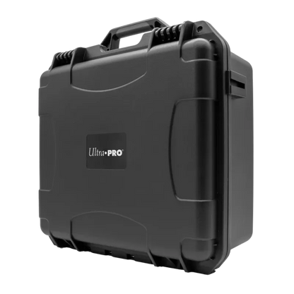 Ultra Pro Graded Card Case – schwarzes IP67-Schutzcase für bis zu 100 gegradete Karten mit Trackingfach und Seriennummer.